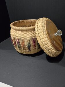 FR-208 shaded feathers sewing basket